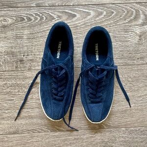 TRETORN Perforated Suede Platform Sneaker -- Size 8.5